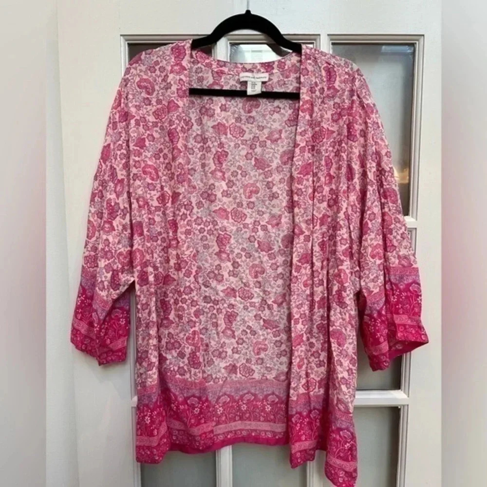Cupcakes and Cashmere Coastal Beach Floral Kimono Size Medium Pink Open Front